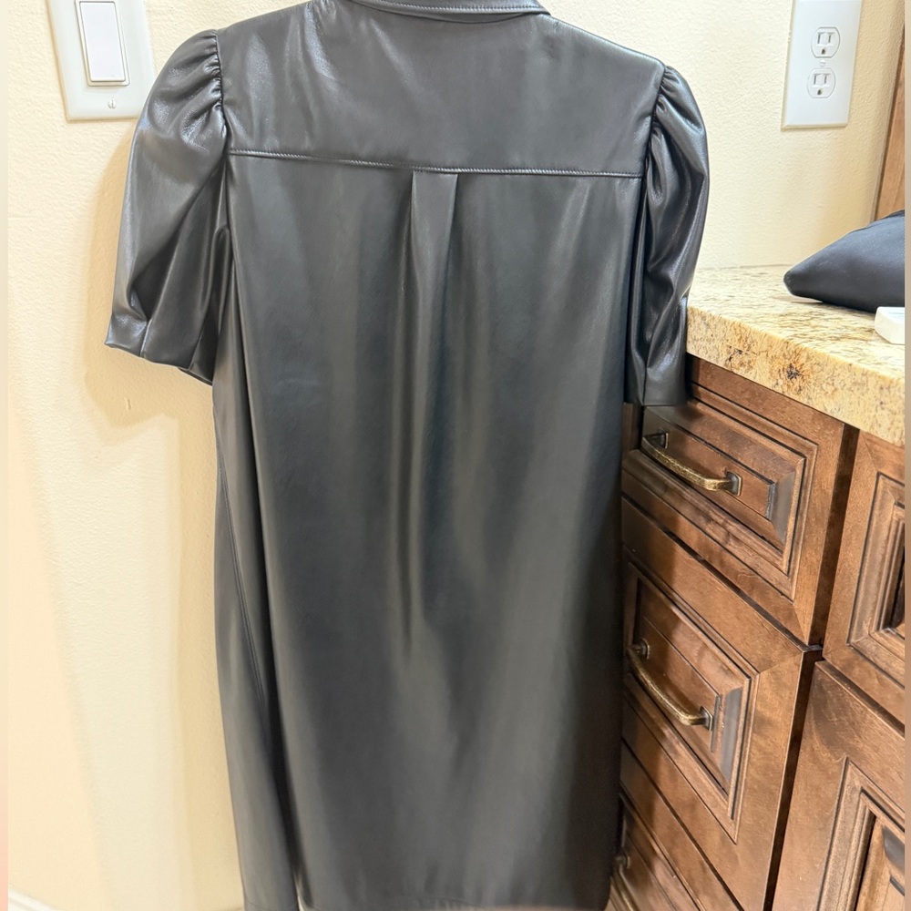 Alice + Olivia Black Jen Vegan Leather Puff-Sleeve Shirt Dress. Size XL - Picture 14 of 14